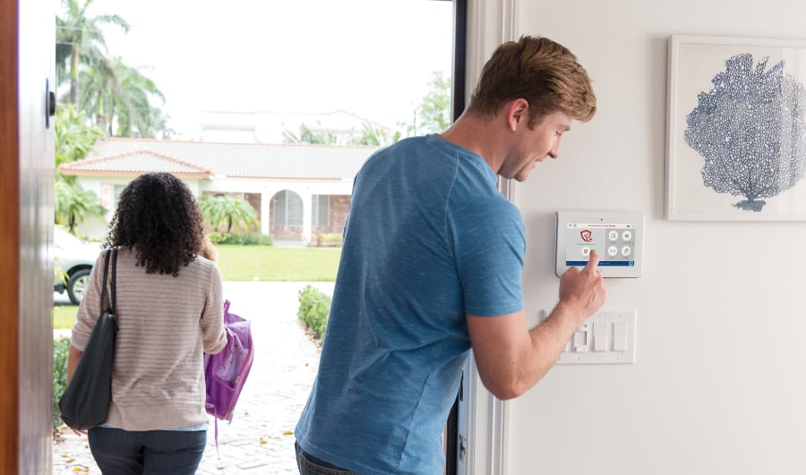 Reasons to get a monitored alarm system in Orlando